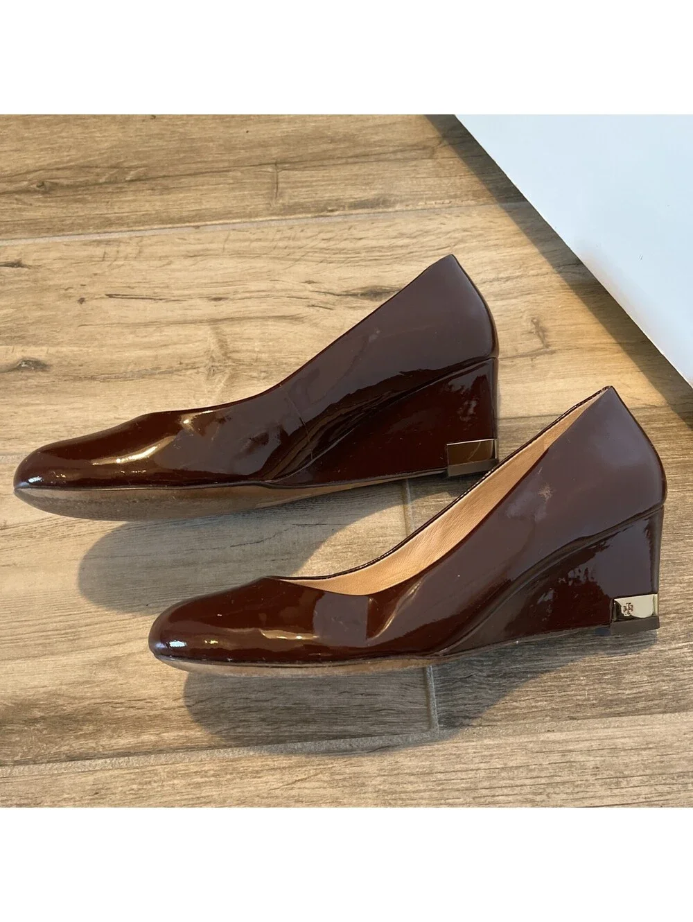 TORY BURCH ASTORIA MAROON RED WEDGE PUMP HEELS SIZE 6.5M